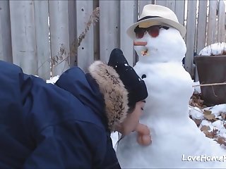Beautiufl amateur girl gets fucked from behind outdoors by snowman