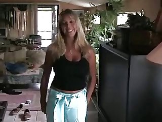 Amateur MILF wife wants to fuck right now