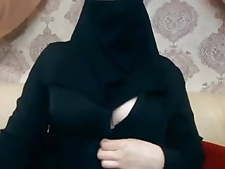 Hijab girl shows her boobs