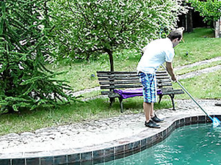 Domme is a fat sugar who sits on her dude's face in the park